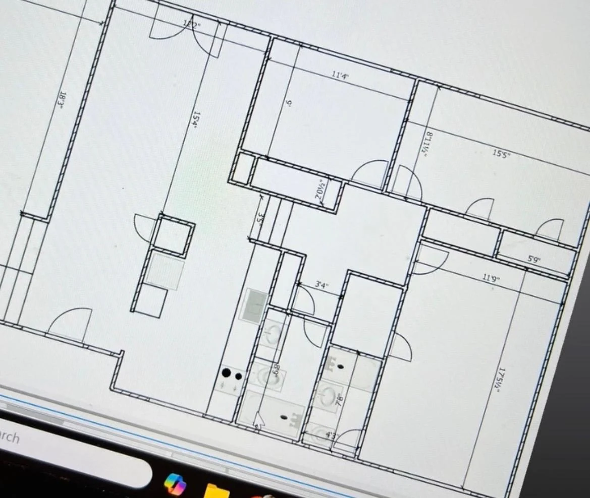 Measured floor plan on screen, with room dimensions marked throughout
